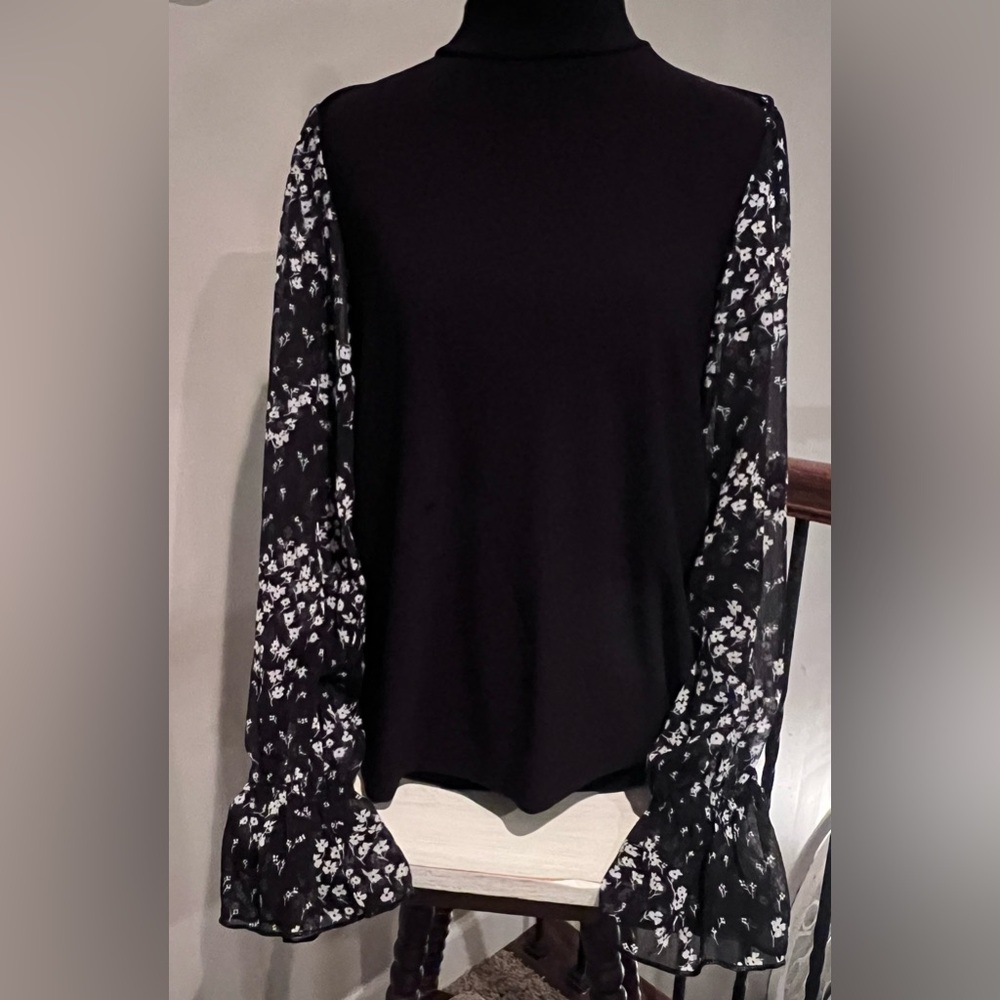 Chic Black Floral Sleeve Women's Blouse
